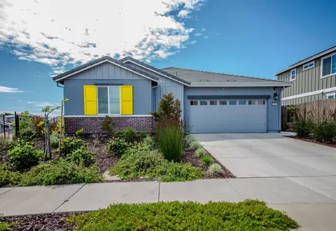 Exterior - 989 Carbahal St, Winters, CA 95694 photo 4 of 9