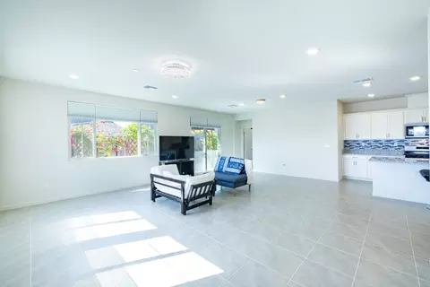 Living - 989 Carbahal St, Winters, CA 95694 photo 1 of 1