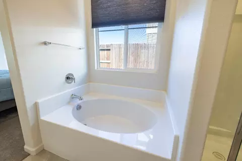Bath - 989 Carbahal St, Winters, CA 95694 photo 1 of 3