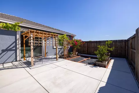 Exterior - 989 Carbahal St, Winters, CA 95694 photo 8 of 9