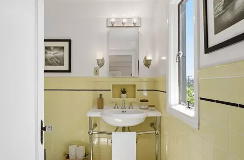 Bath - 1741 Sonoma Ave, Berkeley, CA 94707 photo 4 of 6