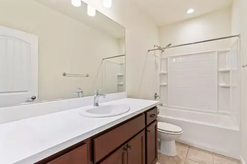 Bath - 2786 Kirsch Dr, Antelope, CA 95843 photo 2 of 2