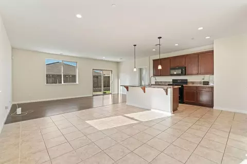 Living - 2786 Kirsch Dr, Antelope, CA 95843 photo 2 of 5