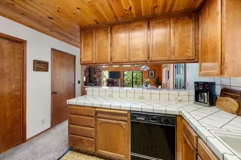 Kitchen - 2167 Dardanelle Vis, Dorrington, CA 95223 photo 3 of 3