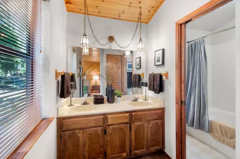 Bath - 2167 Dardanelle Vis, Dorrington, CA 95223 photo 2 of 4