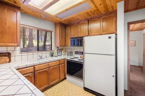 Kitchen - 2167 Dardanelle Vis, Dorrington, CA 95223 photo 1 of 3