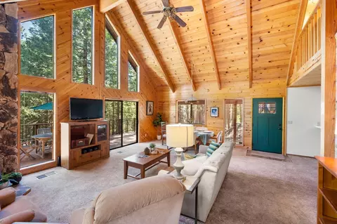 Living - 2167 Dardanelle Vis, Dorrington, CA 95223 photo 2 of 5