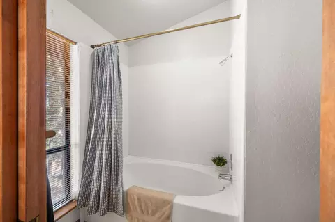 Bath - 2167 Dardanelle Vis, Dorrington, CA 95223 photo 3 of 4