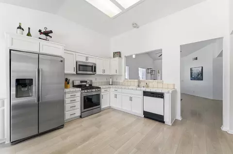 Kitchen - 1933 Lifetime Dr, Modesto, CA 95355 photo 2 of 4