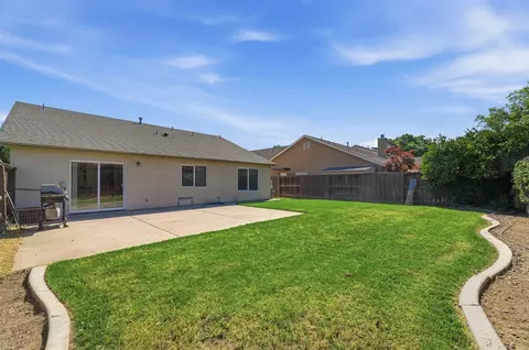 Exterior - 1933 Lifetime Dr, Modesto, CA 95355 photo 6 of 9