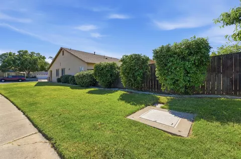 Exterior - 1933 Lifetime Dr, Modesto, CA 95355 photo 4 of 9