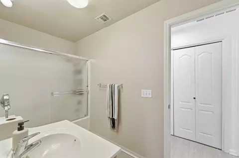 Bath - 1933 Lifetime Dr, Modesto, CA 95355 photo 3 of 3