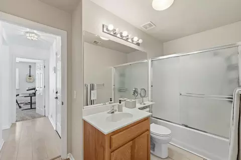 Bath - 1933 Lifetime Dr, Modesto, CA 95355 photo 2 of 3