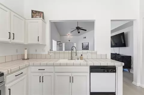 Kitchen - 1933 Lifetime Dr, Modesto, CA 95355 photo 3 of 4