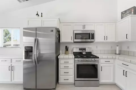 Kitchen - 1933 Lifetime Dr, Modesto, CA 95355 photo 4 of 4