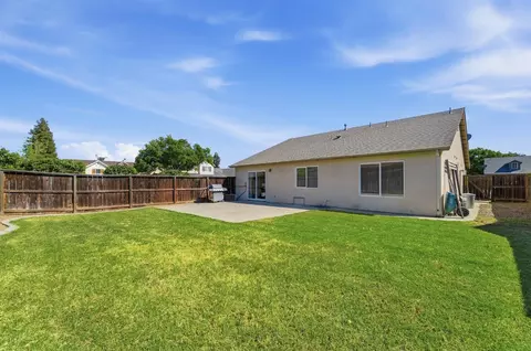 Exterior - 1933 Lifetime Dr, Modesto, CA 95355 photo 7 of 9