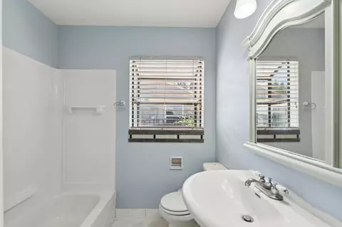 Bath - 2312 Garfield Ave, Carmichael, CA 95608 photo 3 of 3