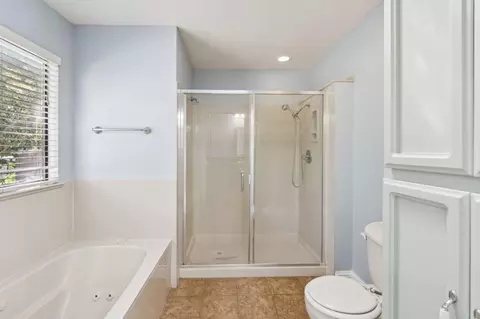 Bath - 2312 Garfield Ave, Carmichael, CA 95608 photo 2 of 3