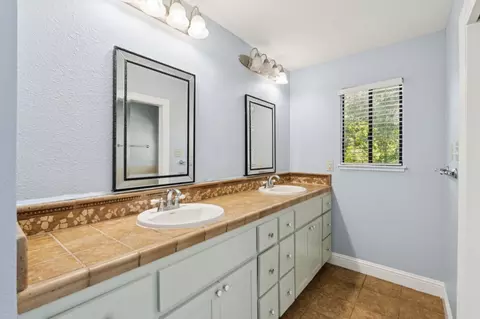 Bath - 2312 Garfield Ave, Carmichael, CA 95608 photo 1 of 3