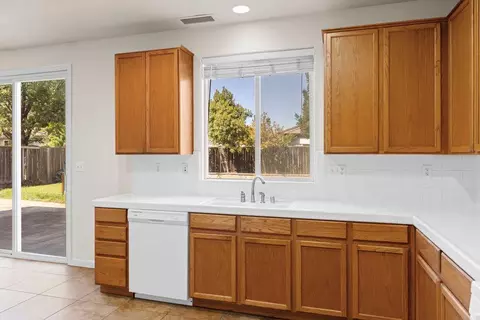 694 Devonshire Ln, Lincoln, CA 95648 photo 7