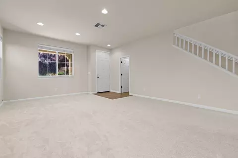 694 Devonshire Ln, Lincoln, CA 95648 photo 3