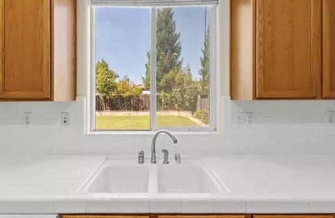 694 Devonshire Ln, Lincoln, CA 95648 photo 9