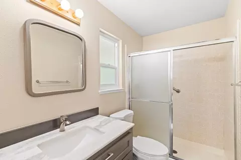 Bath - 940 Constitution Way, Tracy, CA 95376 photo 2 of 2