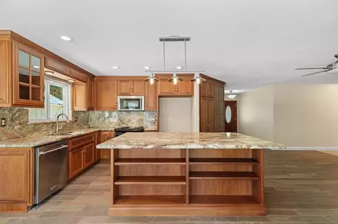 Kitchen - 940 Constitution Way, Tracy, CA 95376 photo 2 of 4