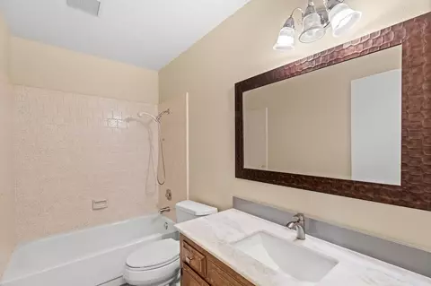 Bath - 940 Constitution Way, Tracy, CA 95376 photo 1 of 2
