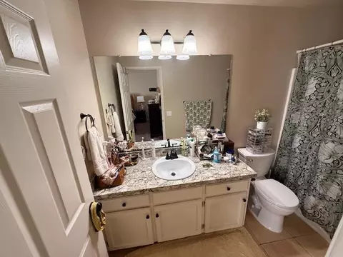 Bath - 2924 Merle Ave, Modesto, CA 95355 photo 3 of 7
