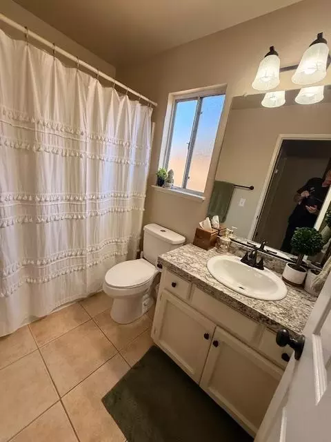 Bath - 2924 Merle Ave, Modesto, CA 95355 photo 4 of 7