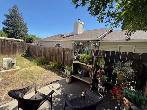 Exterior - 2924 Merle Ave, Modesto, CA 95355 photo 5 of 13