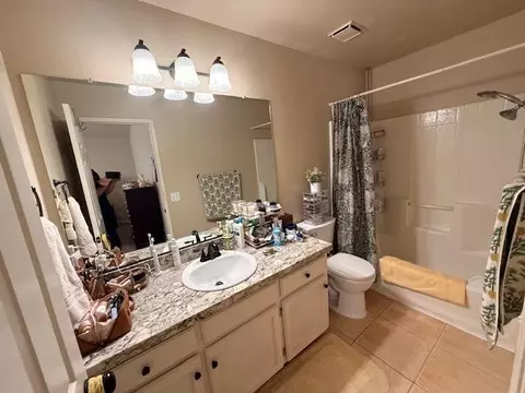 Bath - 2924 Merle Ave, Modesto, CA 95355 photo 2 of 7