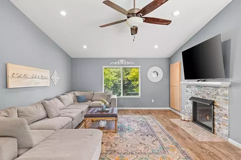 Living - 8540 W Bates Ct, Tracy, CA 95304 photo 5 of 6