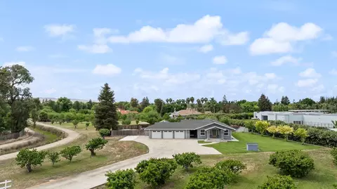 View/Area - 8540 W Bates Ct, Tracy, CA 95304 photo 1 of 10