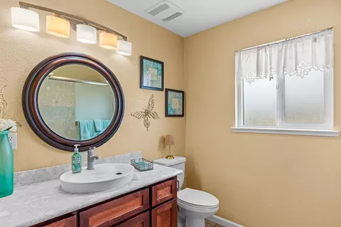 Bath - 8540 W Bates Ct, Tracy, CA 95304 photo 3 of 6