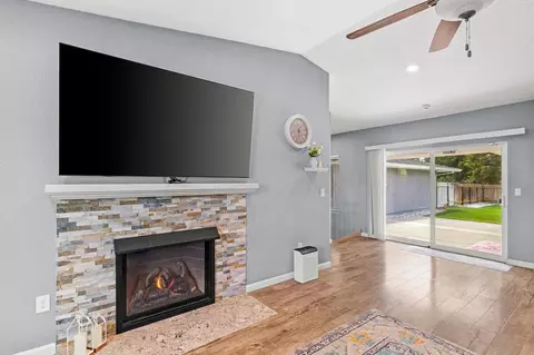 Living - 8540 W Bates Ct, Tracy, CA 95304 photo 4 of 6