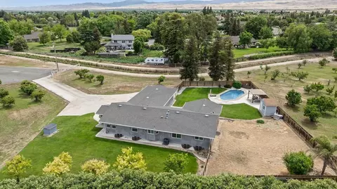 View/Area - 8540 W Bates Ct, Tracy, CA 95304 photo 2 of 10