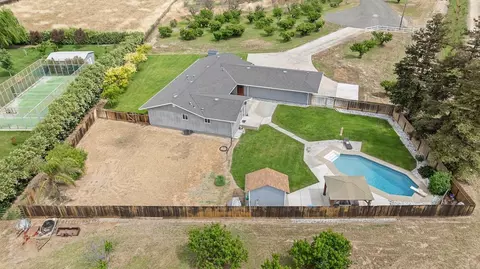 View/Area - 8540 W Bates Ct, Tracy, CA 95304 photo 3 of 10