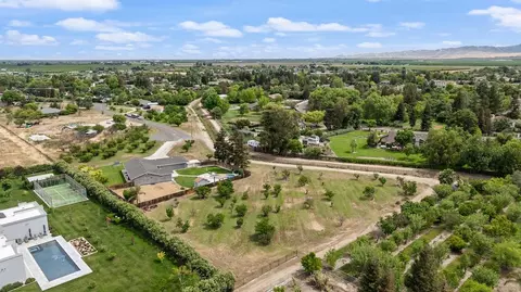 View/Area - 8540 W Bates Ct, Tracy, CA 95304 photo 6 of 10