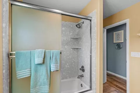 Bath - 8540 W Bates Ct, Tracy, CA 95304 photo 4 of 6