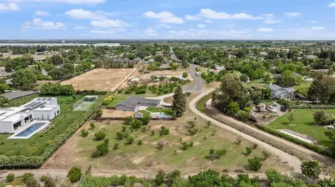 View/Area - 8540 W Bates Ct, Tracy, CA 95304 photo 5 of 10