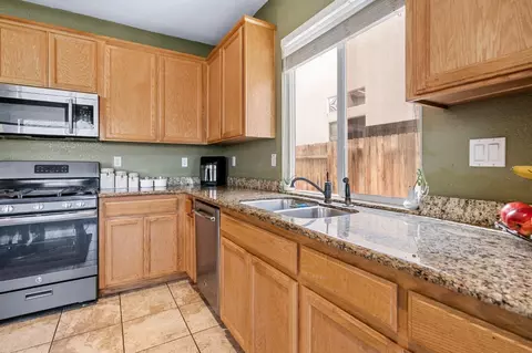 Kitchen - 2547 Spencer Ln, Tracy, CA 95377 photo 4 of 4