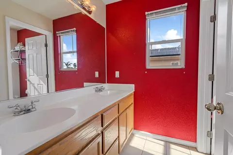 Bath - 2547 Spencer Ln, Tracy, CA 95377 photo 2 of 4