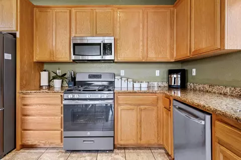 Kitchen - 2547 Spencer Ln, Tracy, CA 95377 photo 3 of 4