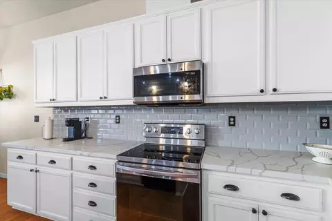 Kitchen - 623 John Roos, Ripon, CA 95366 photo 5 of 6