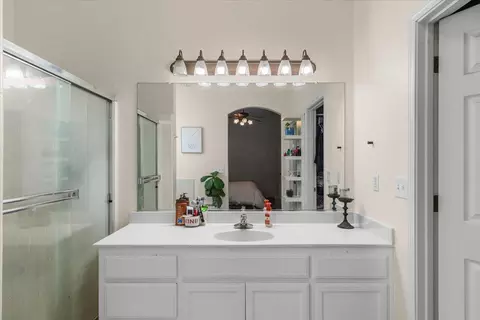 Bath - 623 John Roos, Ripon, CA 95366 photo 2 of 4