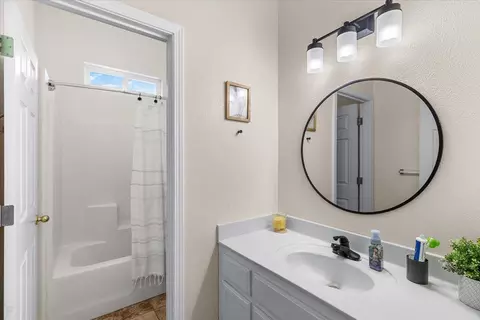 Bath - 623 John Roos, Ripon, CA 95366 photo 4 of 4