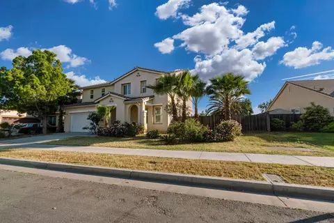 2325 S Creekside Dr, Los Banos, CA 93635