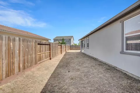 Exterior - 864 Loon St, Lathrop, CA 95330 photo 7 of 10